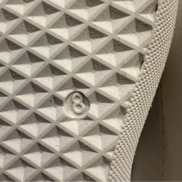 Valentino By Mario Valentino Fresia White Leather Sneaker Women's Sz 8 NEW - Picture 12 of 16